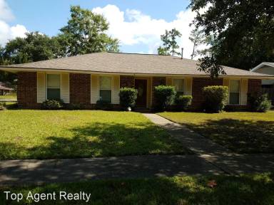 Main picture of 524 Poplar Dr
