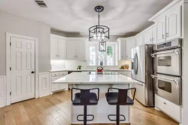Main picture of 300 Southridge Lakes Pkwy