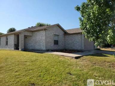 Main picture of 1669 Crown Point Dr