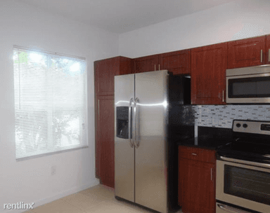 Main picture of 2708 SW 83rd Ave