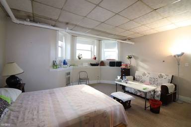 Main picture of 33 Stearns Rd