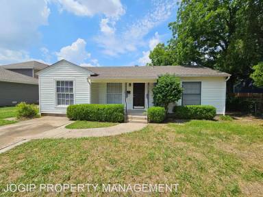 Main picture of 105 W Avenue G
