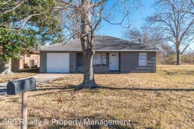 Main picture of 526 N Vionett Ln