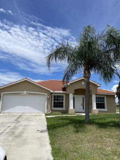 Main picture of 4176 NE 8th Pl