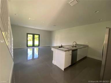 Main picture of 5603 Polk St