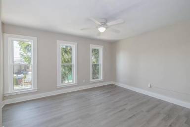 Main picture of 576 Jefferson St