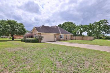 Main picture of 105 Lawrence Marshall Dr