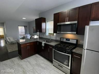 Main picture of 3121 W Monroe St