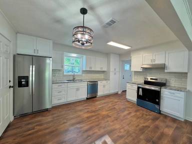 Main picture of 5817 Wilshire Dr