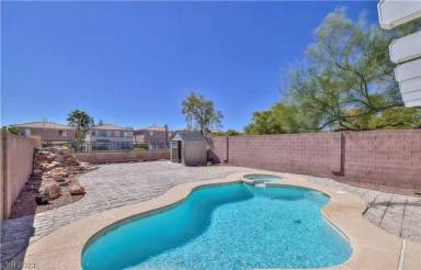 Main picture of 10255 Falling Needle Ave