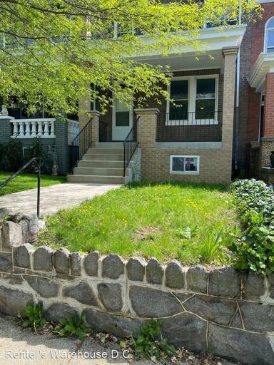 Main picture of 20 Adams St NW
