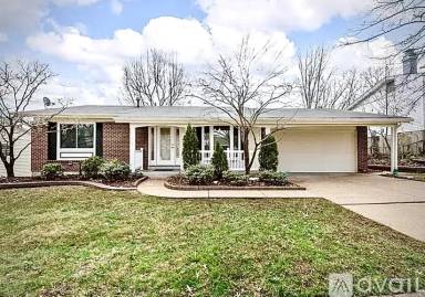 Main picture of 596 Golfwood Dr