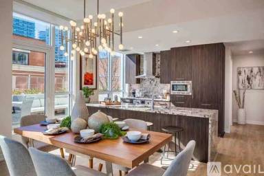 Main picture of 470 W Chicago Ave