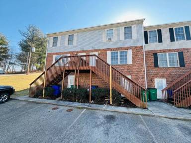 Main picture of 715 E Main St