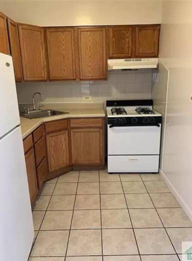Main picture of 7144 S Rhodes Ave