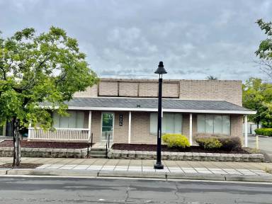 Main picture of 5035 Pacific St