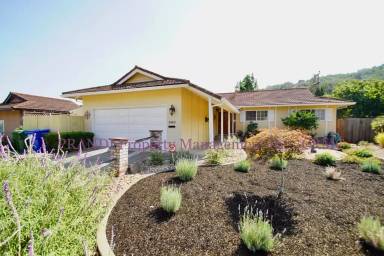 Main picture of 2483 Center Rd