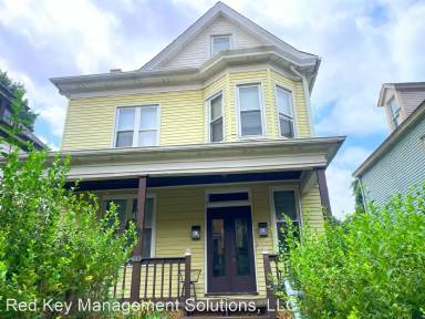 Main picture of 681 Orchard Ave