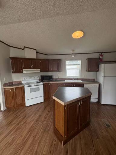 Main picture of 306 White Oak Dr