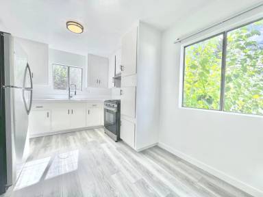 Main picture of 10860 Blix St