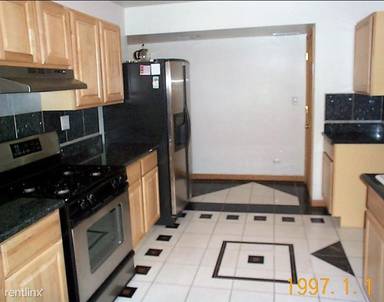 Main picture of 2830 N Damen Ave