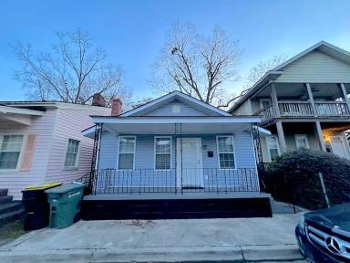 Main picture of 525 E 31st St