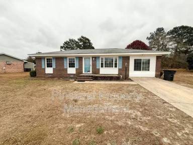 Main picture of 2821 E Cramer Dr