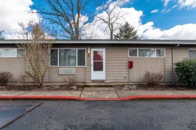 Main picture of 7926 SE Johnson Creek Blvd