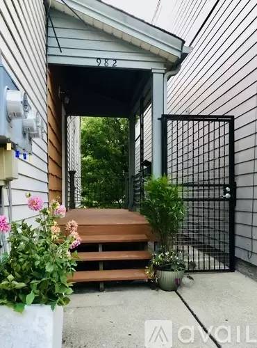 Main picture of 982 Hatch St