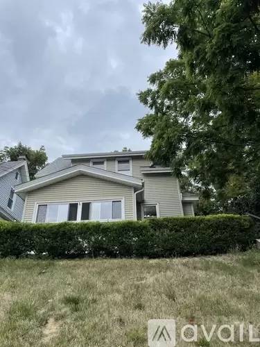 Main picture of 4574 Eastern Ave