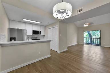 Main picture of Hudson Oaks Townhomes