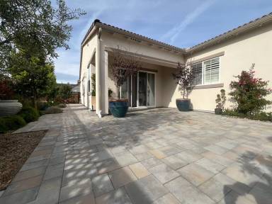 Main picture of 2996 Minaret Way