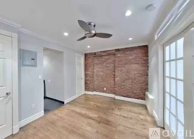Main picture of 428 E 9th St