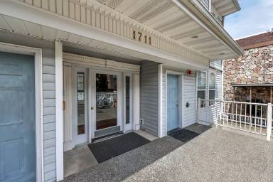 Main picture of 1711 Summit Ave
