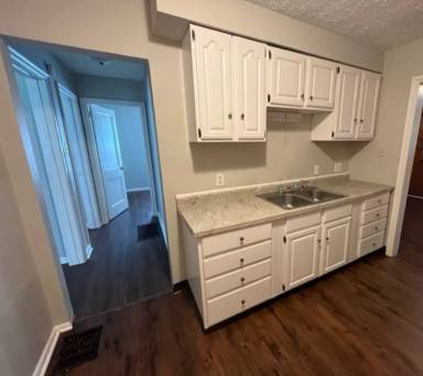 Main picture of 2601 McGuffey Rd