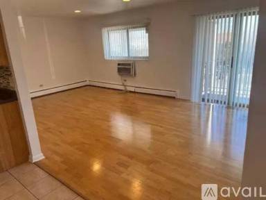 Main picture of 703 E Fullerton Ave