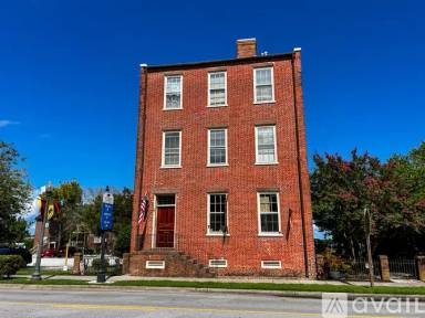 Main picture of 220 E Front St