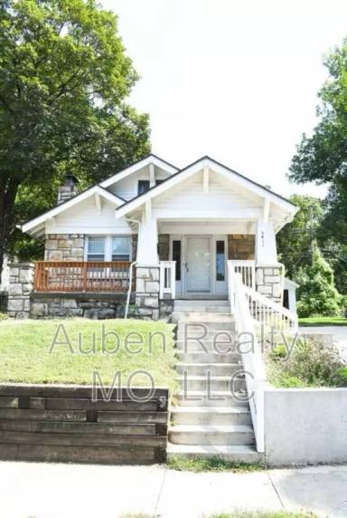 Main picture of 5411 Charlotte St