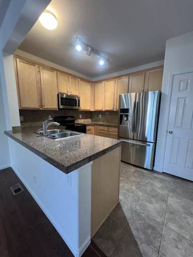 Main picture of 121 S McGregor Cir