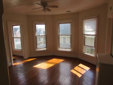 Main picture of 323 Pine St