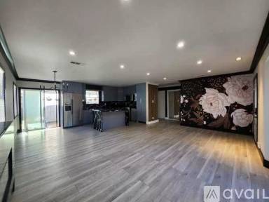 Main picture of 808 E Sacramento St