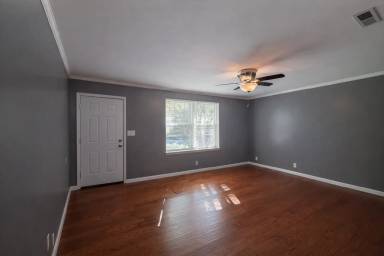 Main picture of 103 King Cole Dr