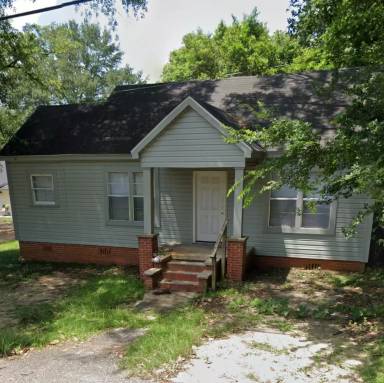 Main picture of 98 E Pine St