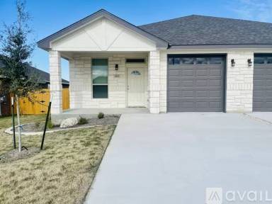 Main picture of 4917 Rose Garden Loop