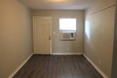 Main picture of 1045 Glencarin St