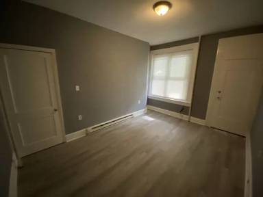 Main picture of 811 W Main St