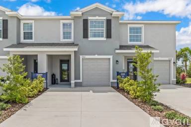 Main picture of 17416 Crescent Moon Loop
