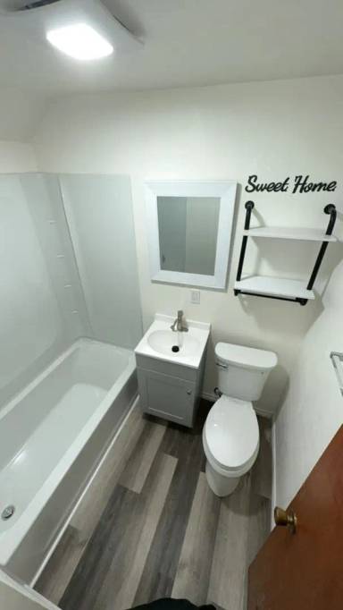 Main picture of 715 W Market St