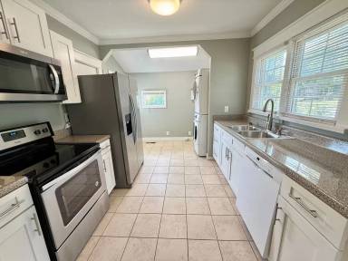 Main picture of 1436 Meridian St