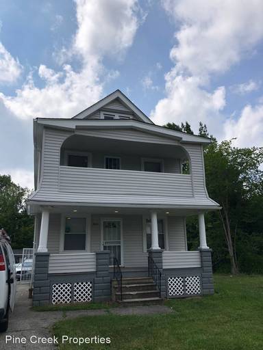 Main picture of 3010 E 126th St